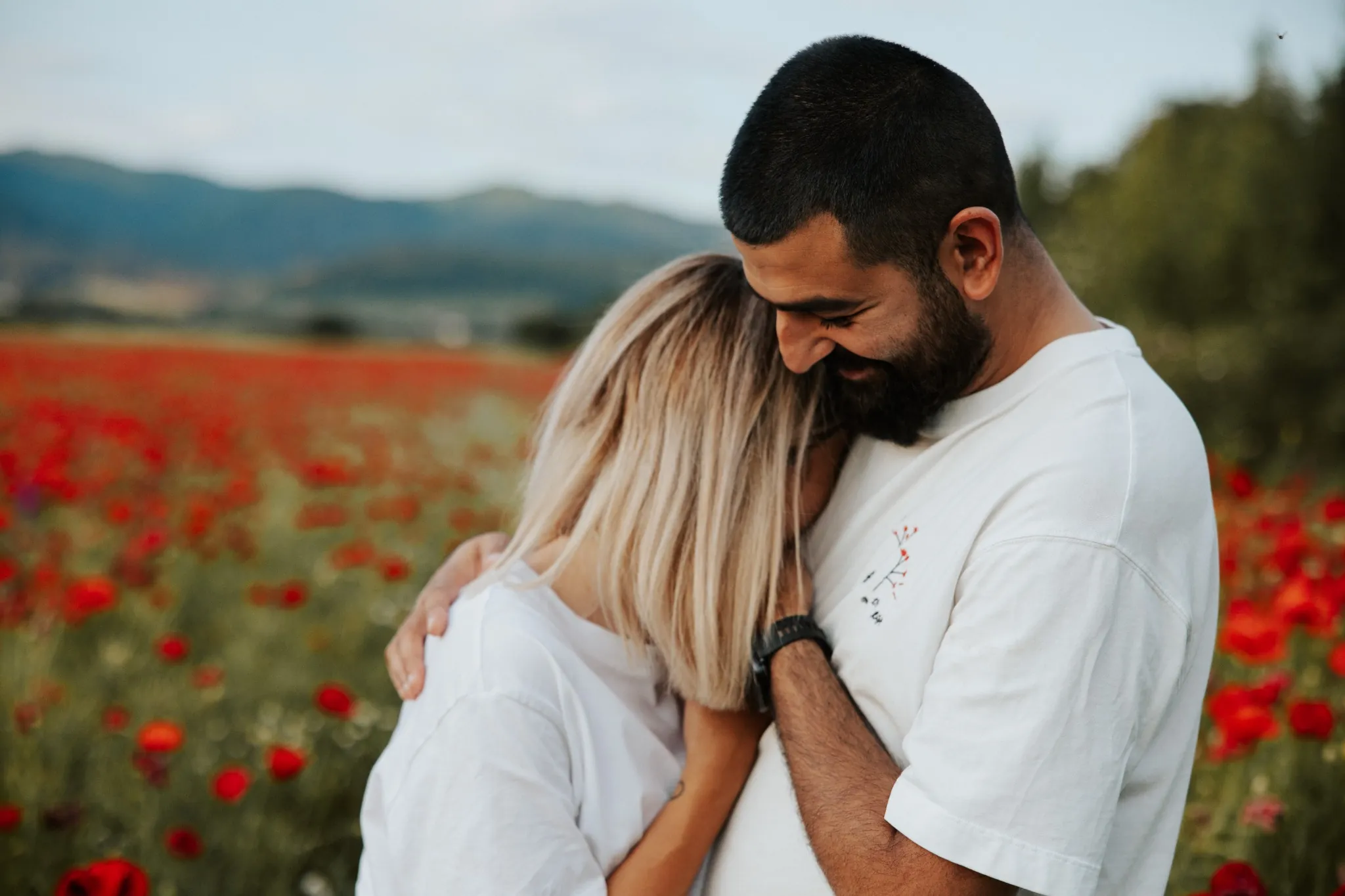 Романтична фотосесия в маково поле