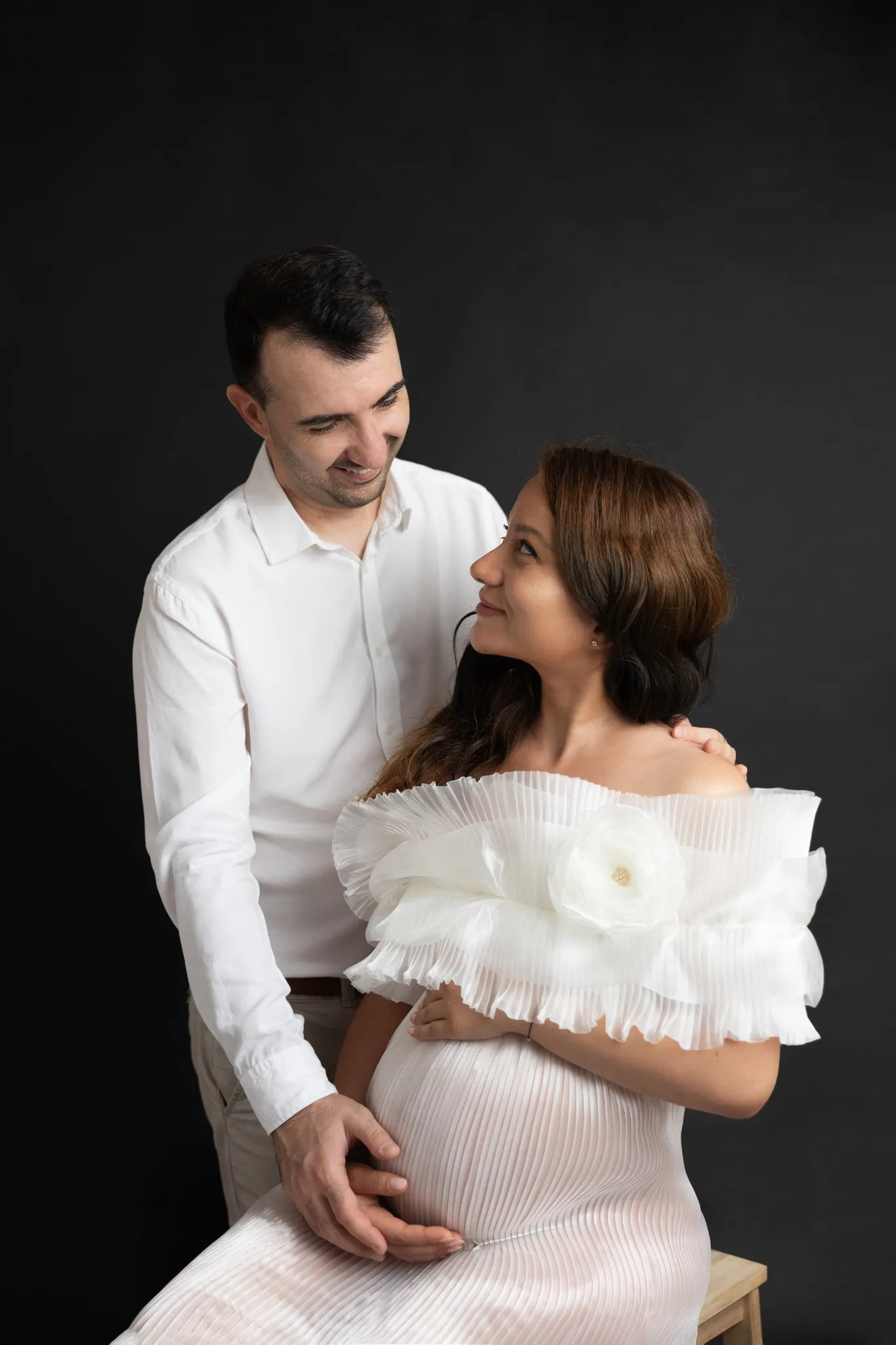 Студио фотосесия за бременни – двойка