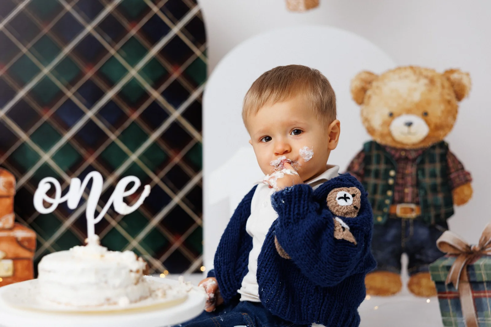 Smash cake фотосесия – бебе на 1 година