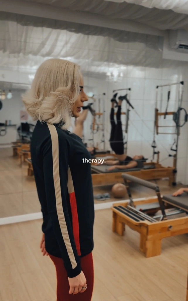 Групова пилатес терапия и тренировка на реформър